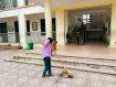 Chúng em vệ sinh trường lớp