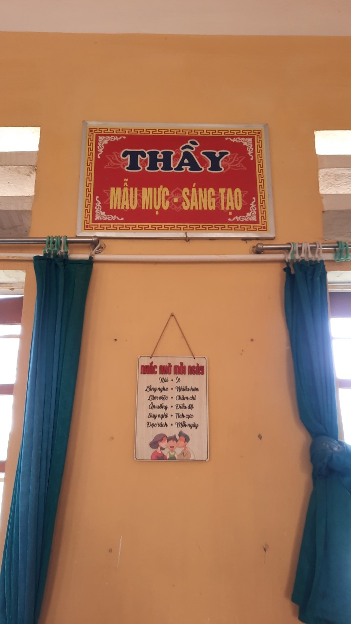 Các lớp tích cực trang trí lớp học, treo ảnh Bác Hồ và 5 điều Bác Hồ dạy