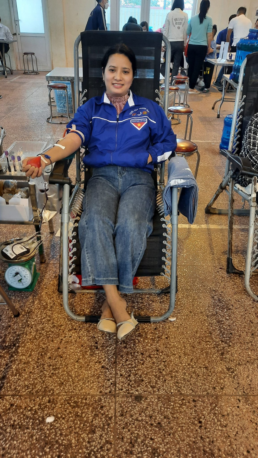 Hiến máu cứu người- Một nghĩa cử cao đẹp. Giáo viên trường TH Liên Châu đã tham gia hiến máu theo chương trình của huyện Thanh Oai.