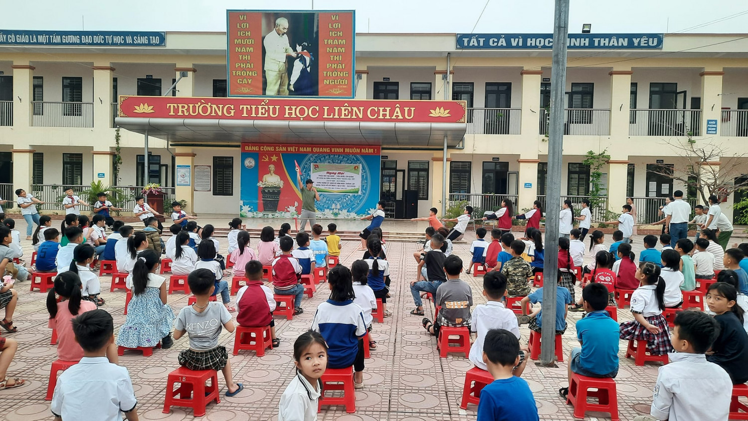 Ngày hội "Thiếu nhi vui khỏe- Tiến bước lên Đoàn"; kỷ niệm 60 năm phòng trào "Nghìn việc tốt"; kỷ niệm 92 năm ngày thành lập Đoàn TNCS Hồ Chí Minh tại Liên đội trường TH Liên Châu