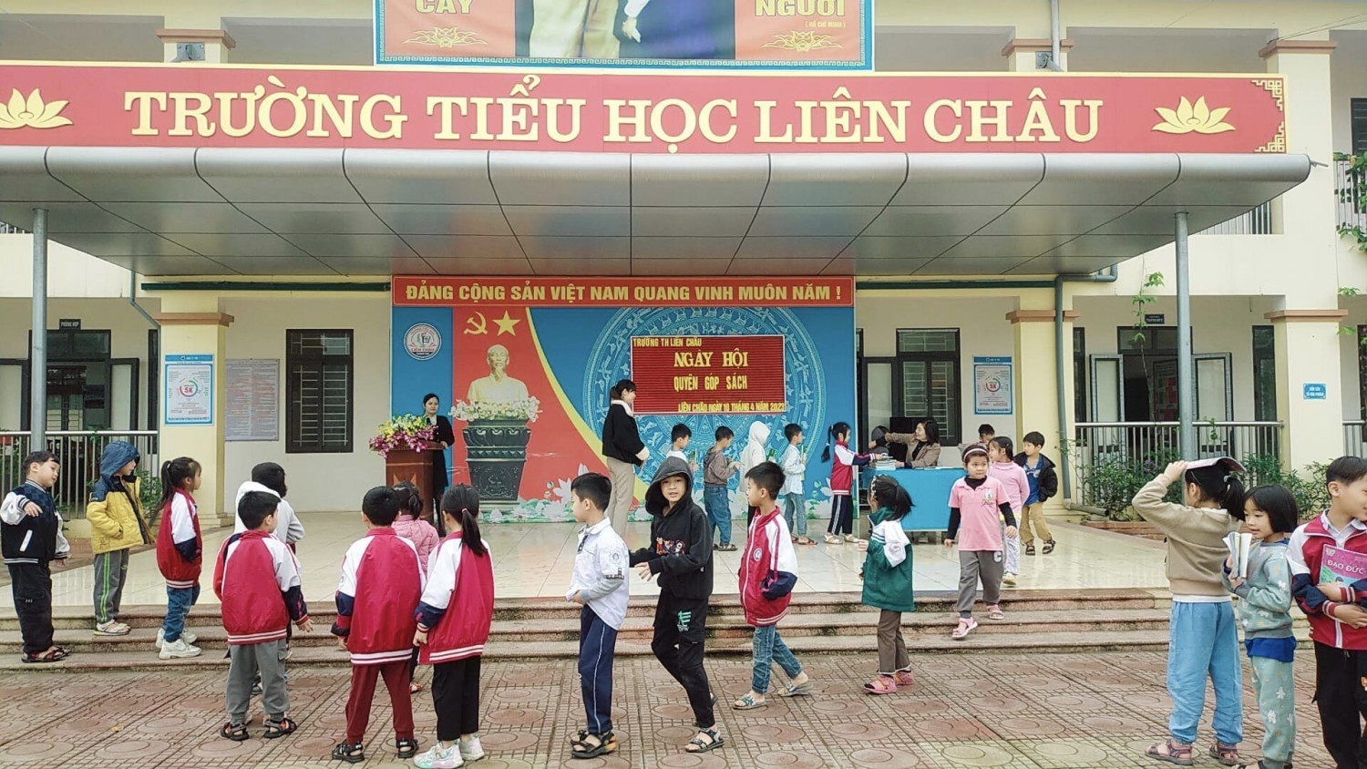 Trường Tiểu học Liên Châu đã tổ chức chức ngày hội quyên góp sách cho thư viện nhà trường