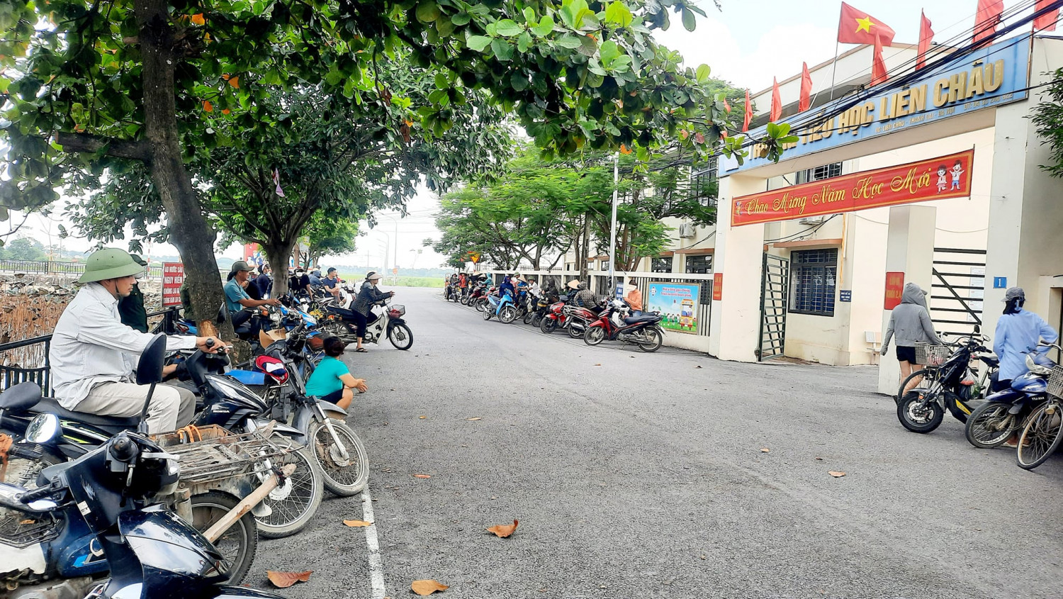 MÔ HÌNH "CỔNG TRƯỜNG AN TOÀN GIAO THÔNG"