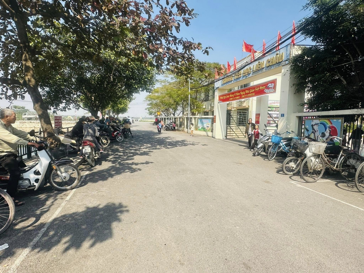 Mô hình "Cổng trường an toàn giao thông" tại trường TH Liên Châu