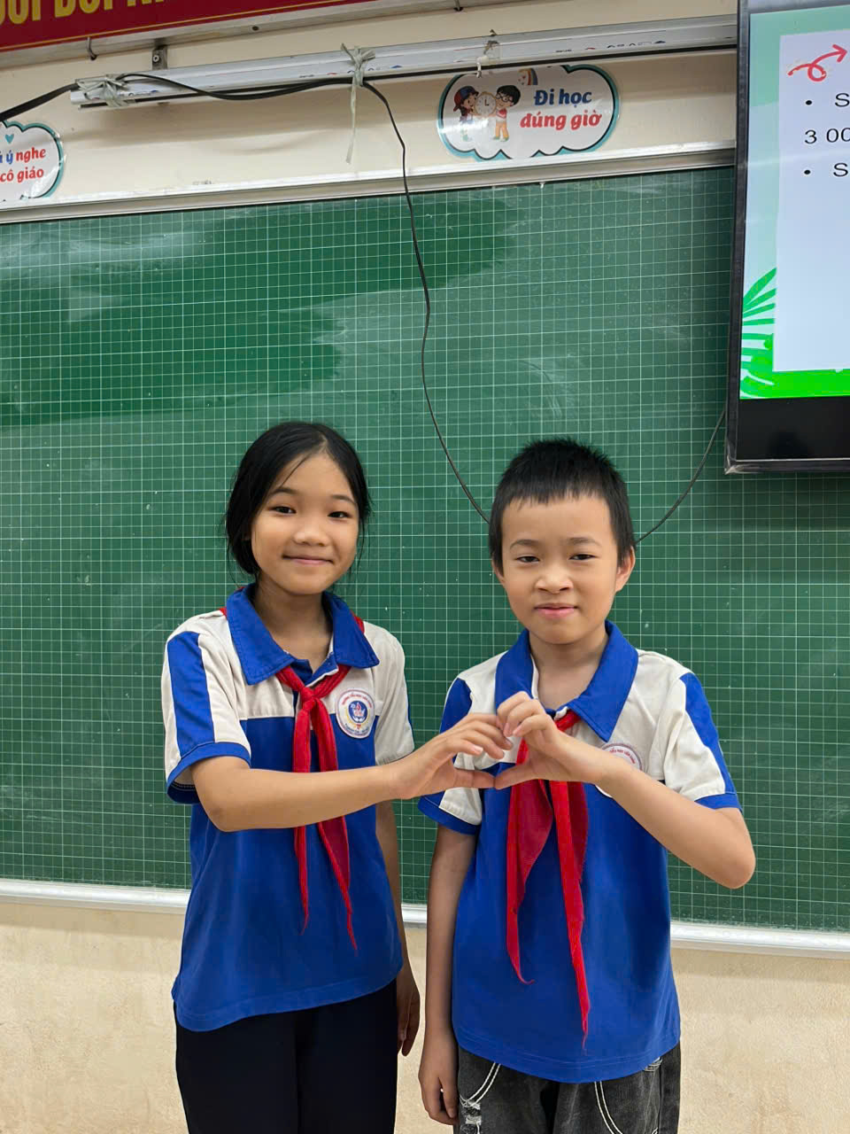 Hoàng Tiến Luật và Lê Thảo Vy lớp 3B cùng đạt giải nhất khối 3