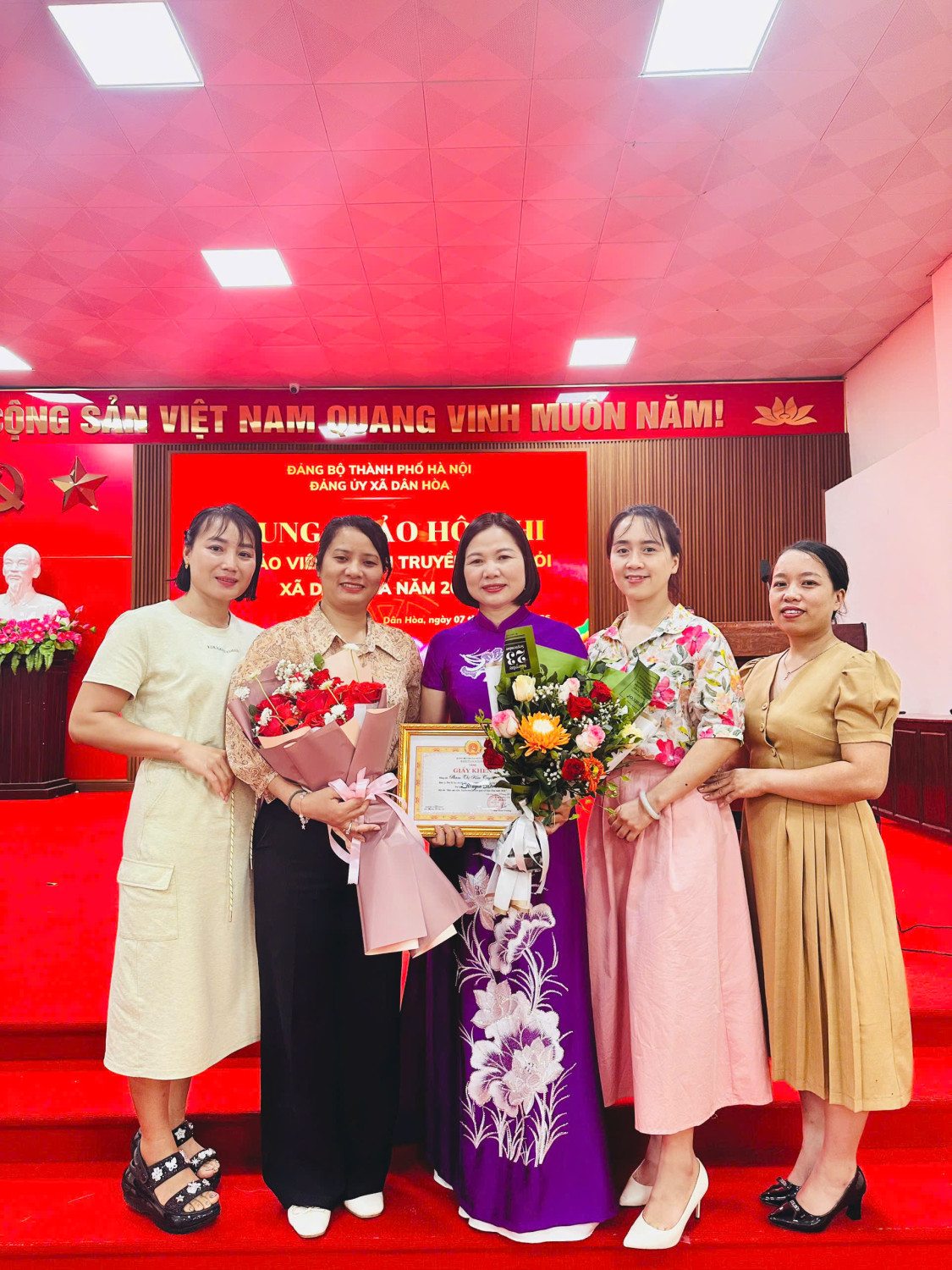 TƯNG BỪNG HỘI THI BÁO CÁO VIÊN GIỎI
