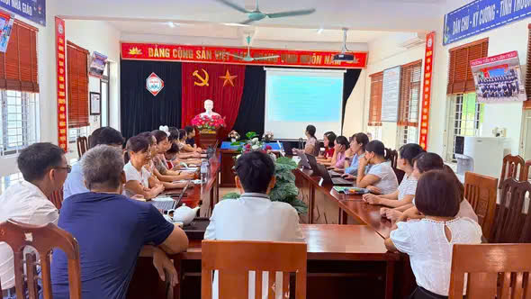 Cán bộ, giáo viên Trường Tiểu học Liên Châu tham gia tập huấn chuyên đề về ứng dụng AI và nâng cao năng lực số trong giảng dạy